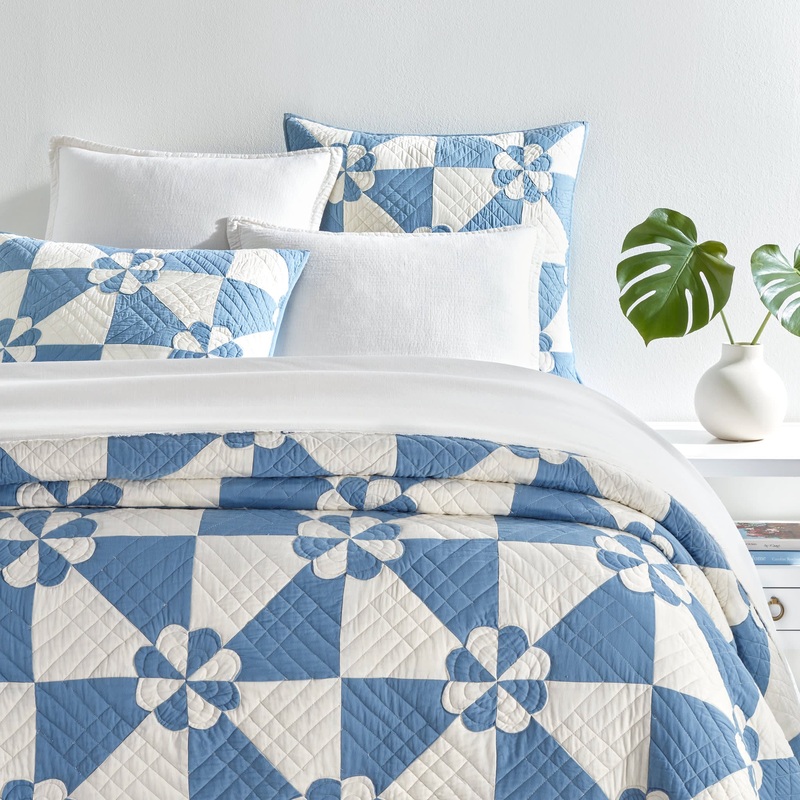 Sunny Side Quilt | Blue