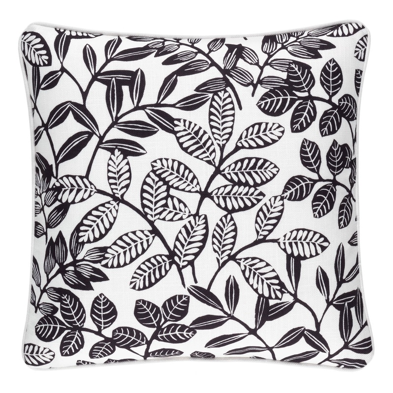 Onyx Indoor/Outdoor Decorative Pillow Cover | Ivory