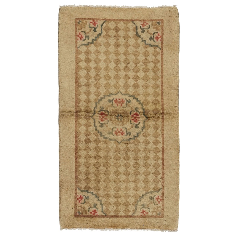 ANTIQUE CHINESE PAO TAO DO BEIGE 2′ 2” x 3′ 9”