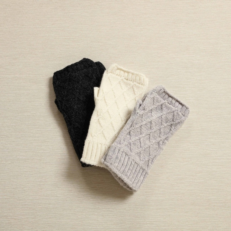 Women’s Diamond Knit Mittens