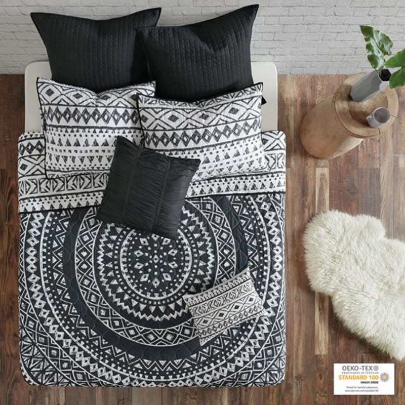 Urban Habitat Oversized Medallion Cotton Comforter Set – Black and White Comforter Set