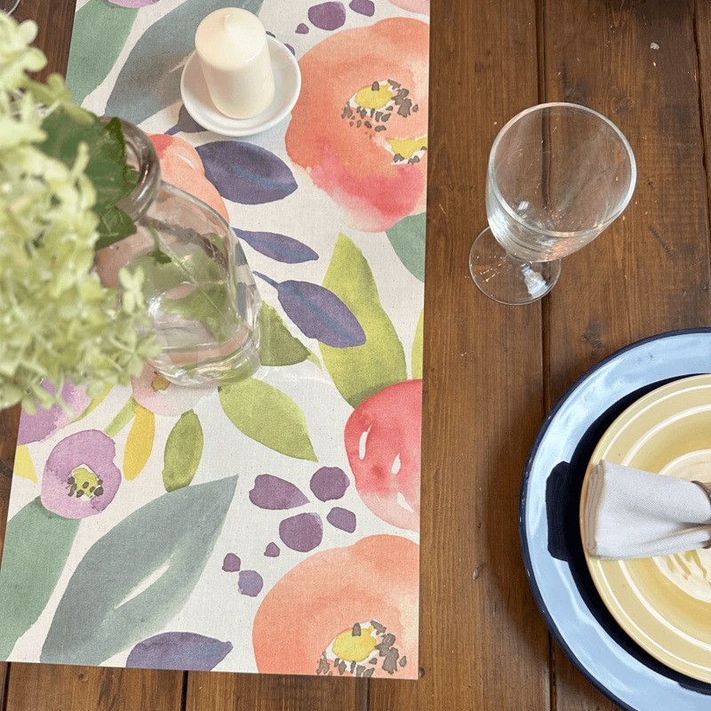 Vera Table Runner | Red – Premium Vinyl Mat